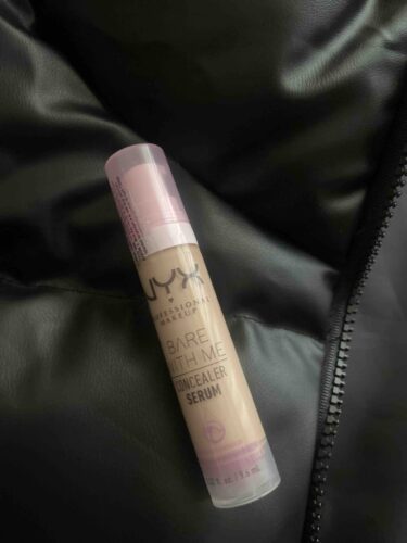 کانسیلر  پروفشنال میکاپ BWMKPTCSRM NYX Professional Makeup اورجینال Bare With Me Concealer Serum 02 Light Concealer photo review